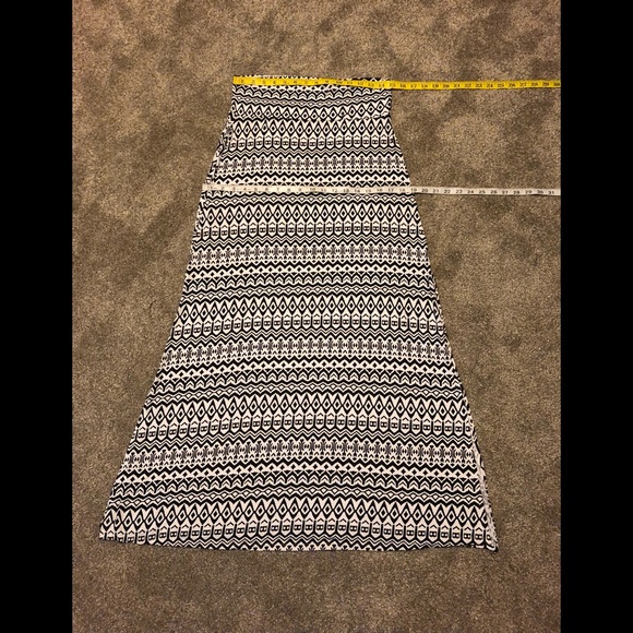 Charlotte Russe Maxi Boho Stretchy Skirt size L  Slits Side Aztec Pattern - Picture 4 of 9